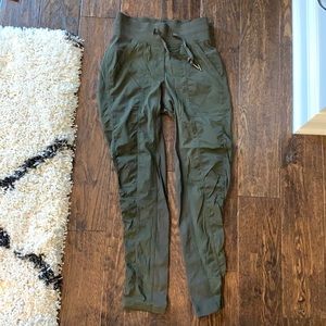 LULULEMON DANCE STUDIO CROP